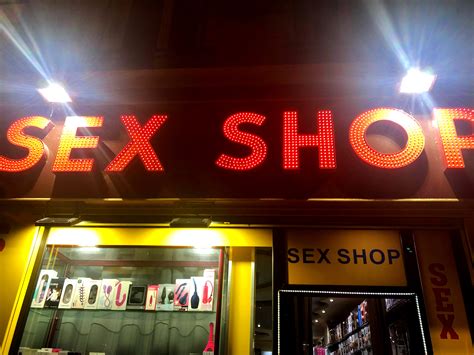 sex shop pigalle|Trgovina